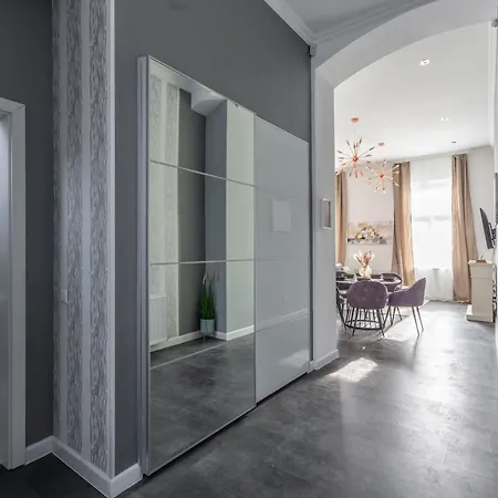 Appartement Glorious Next To The New York Café