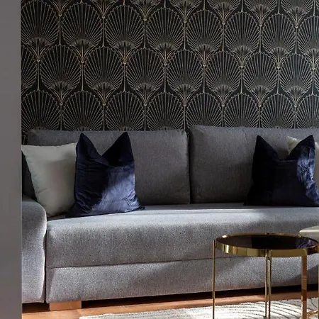 Glorious Next To The New York Cafe *