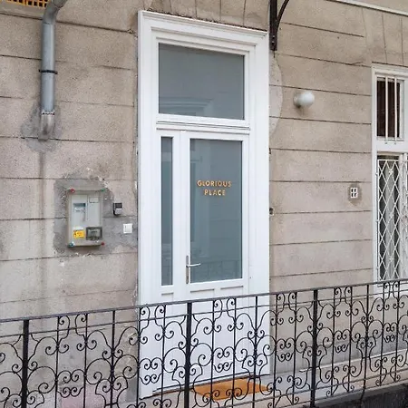 Glorious Next To The New York Cafe * 布达佩斯