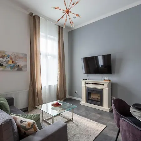 Glorious Next To The New York Cafe