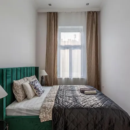 Glorious Next To The New York Cafe Budapesta