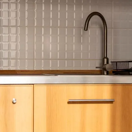 Glorious Next To The New York Cafe Apartament